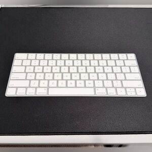 Apple Wireless Magic Keyboard, Bluetooth